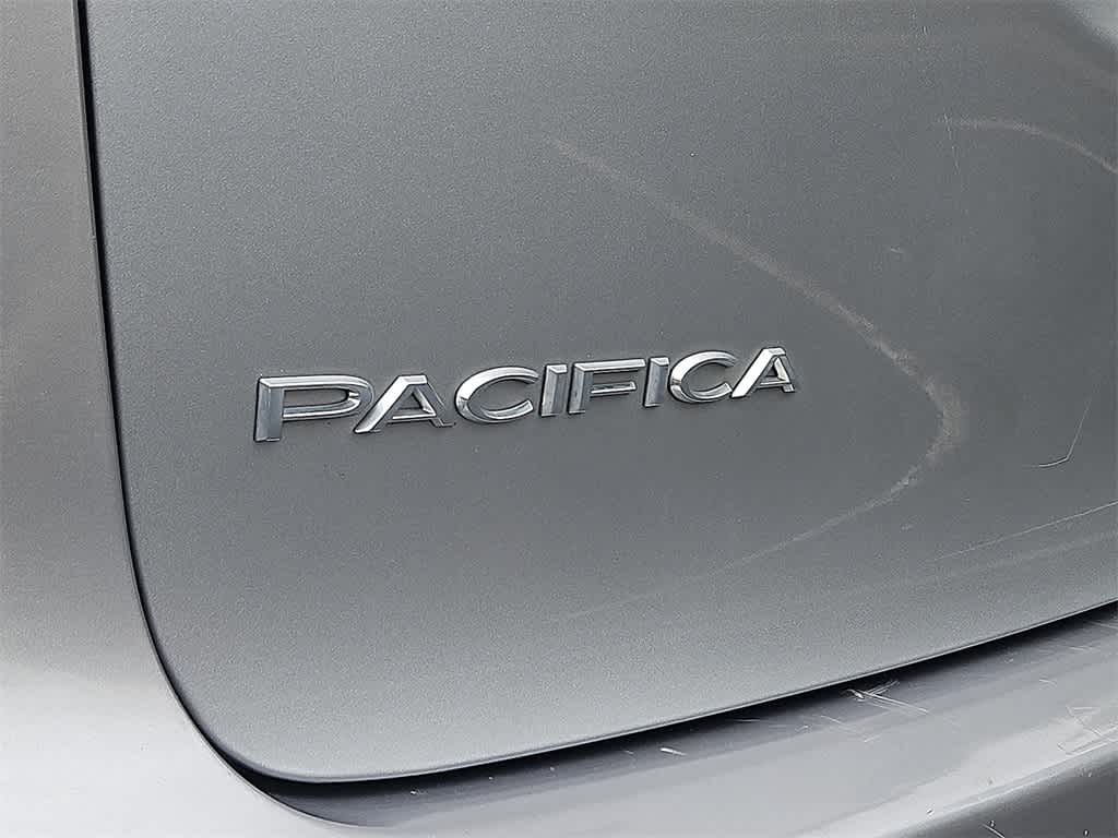 Thumbnail: 2018 Chrysler Pacifica - 30