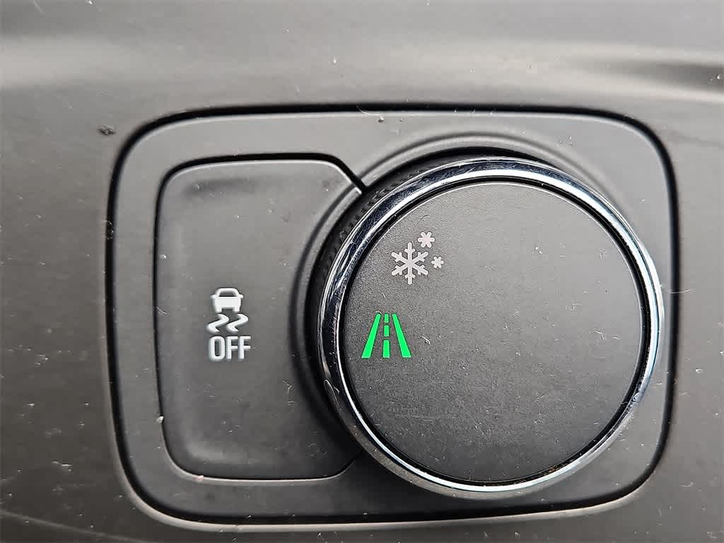 Thumbnail: 2018 Chevrolet Traverse - 24