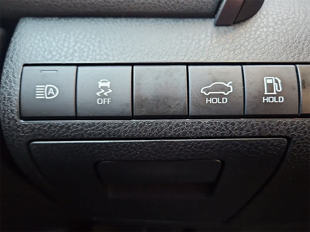 Thumbnail: 2022 Toyota Camry - 16