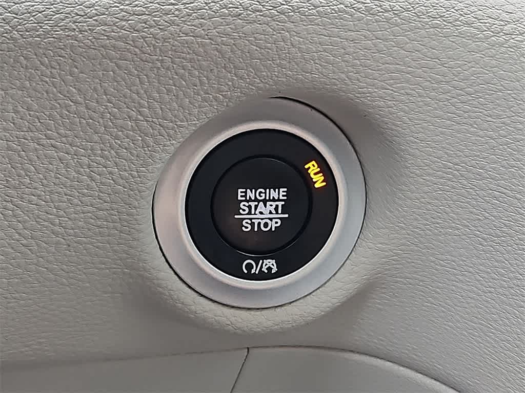 Thumbnail: 2018 Chrysler Pacifica - 25