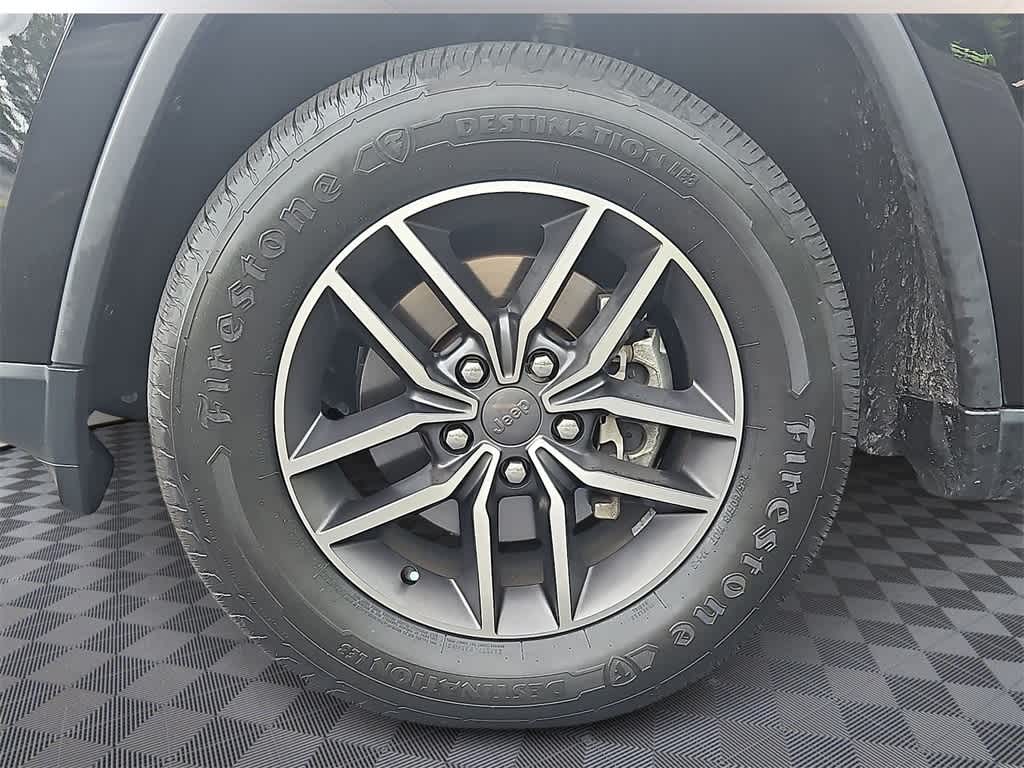 Thumbnail: 2020 Jeep Grand Cherokee - 8