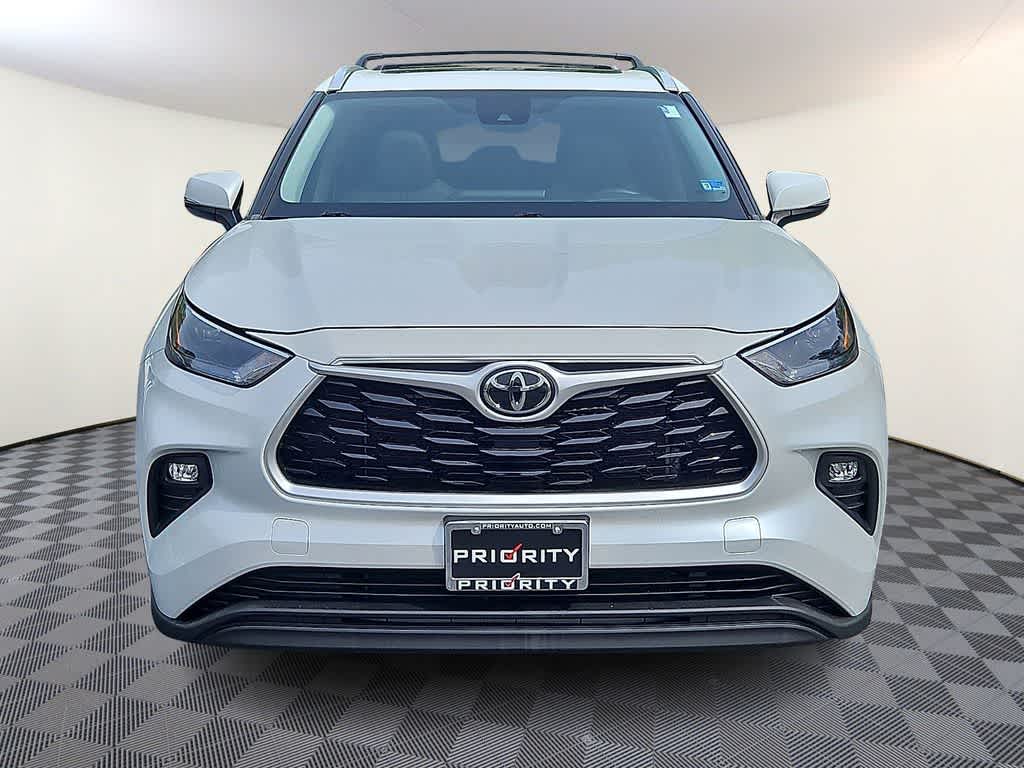 Thumbnail: 2022 Toyota Highlander - 2