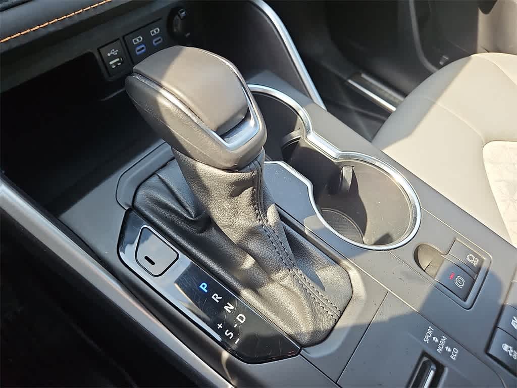 Thumbnail: 2022 Toyota Highlander - 15