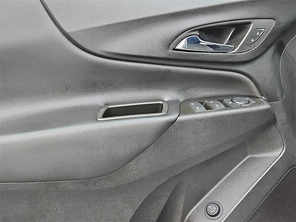 Thumbnail: 2022 Chevrolet Equinox - 10