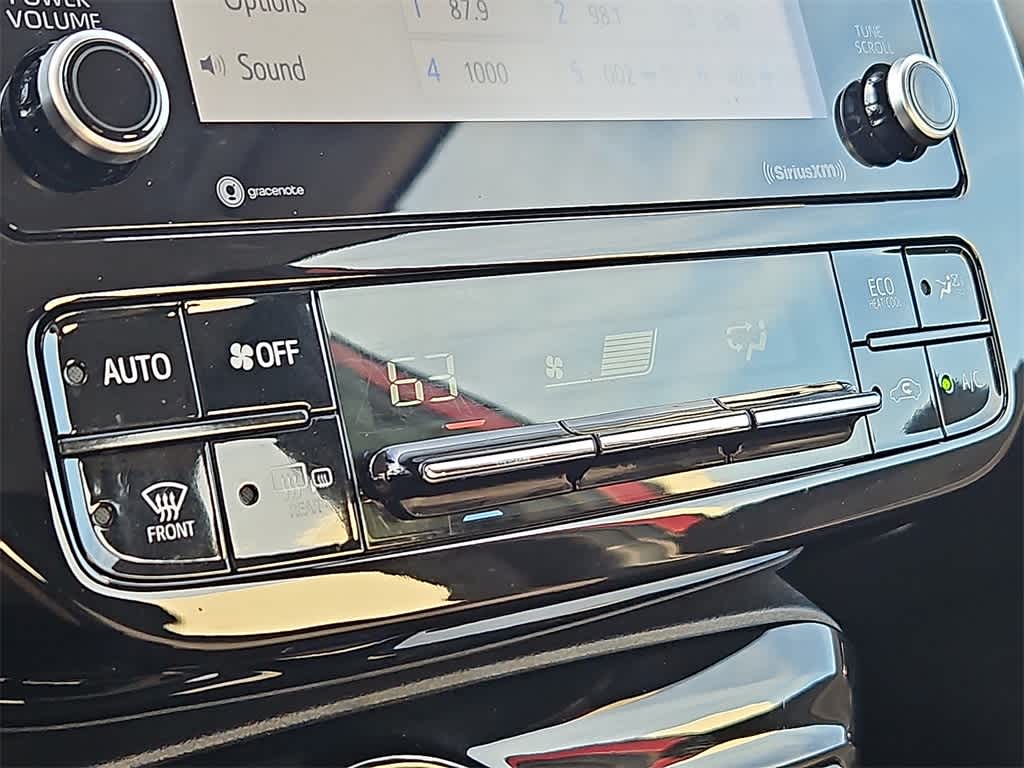 Thumbnail: 2022 Toyota Prius - 14