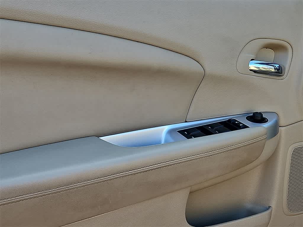 Thumbnail: 2011 Chrysler 200 - 11