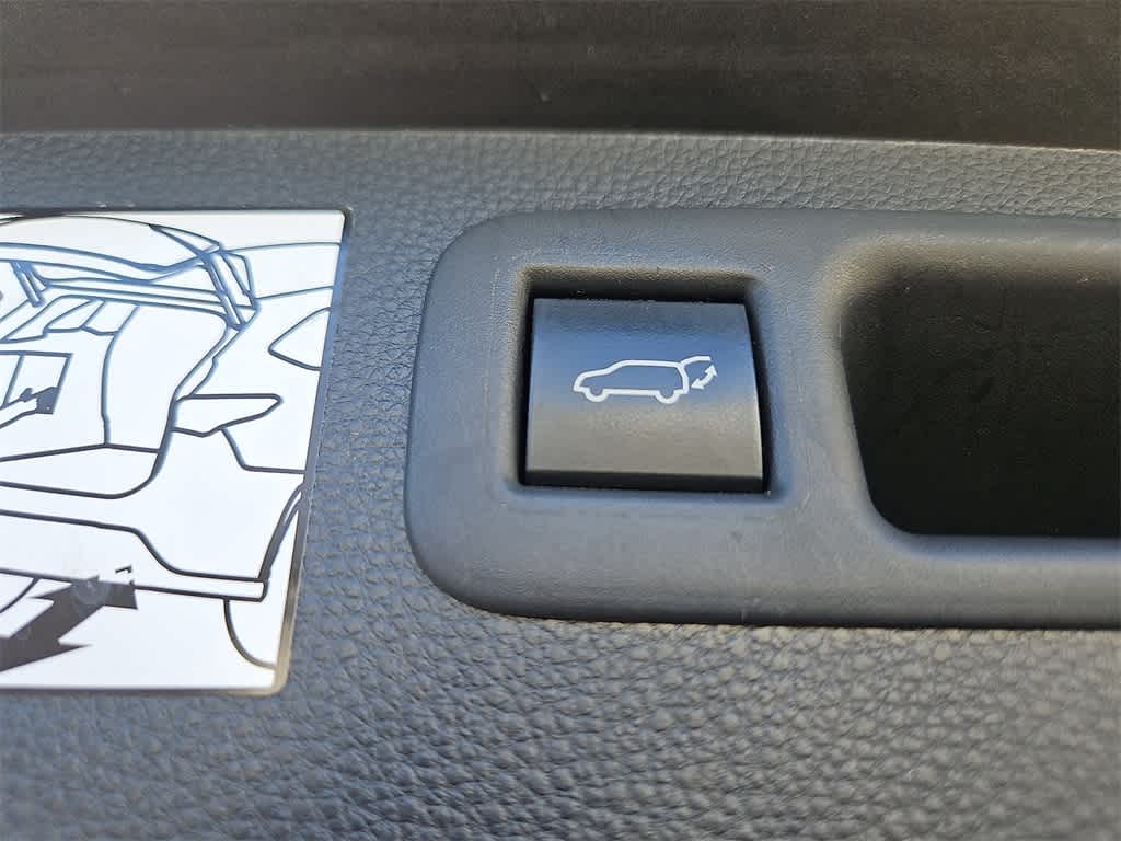 Thumbnail: 2022 Toyota Highlander - 29