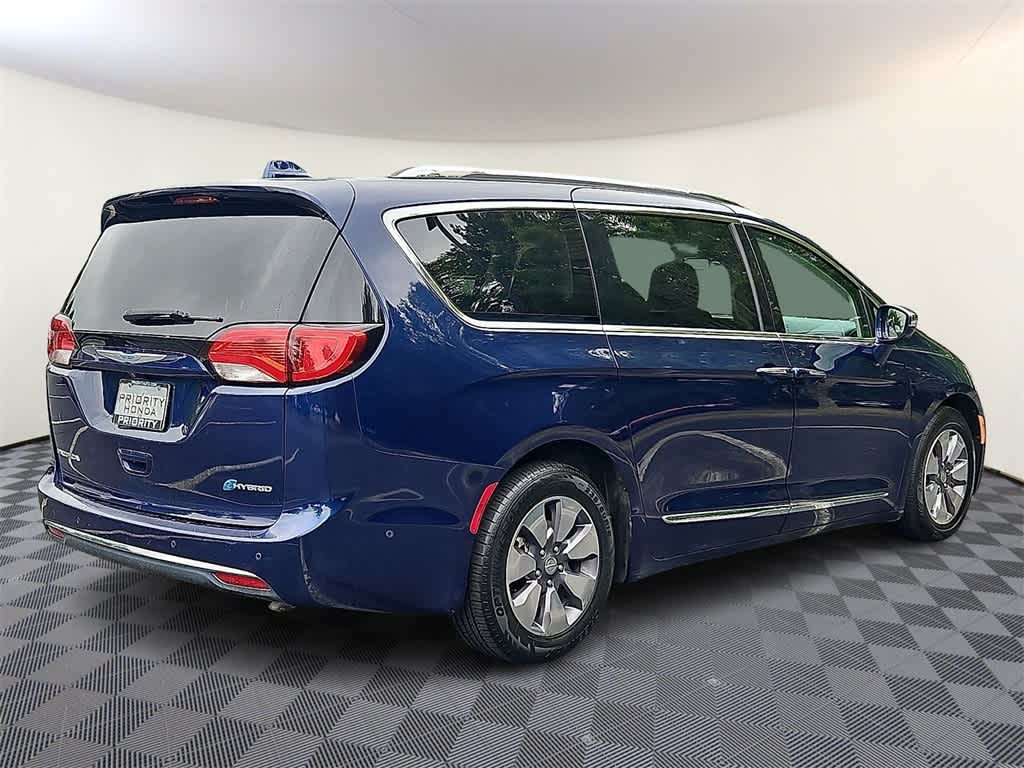 Thumbnail: 2018 Chrysler Pacifica - 4