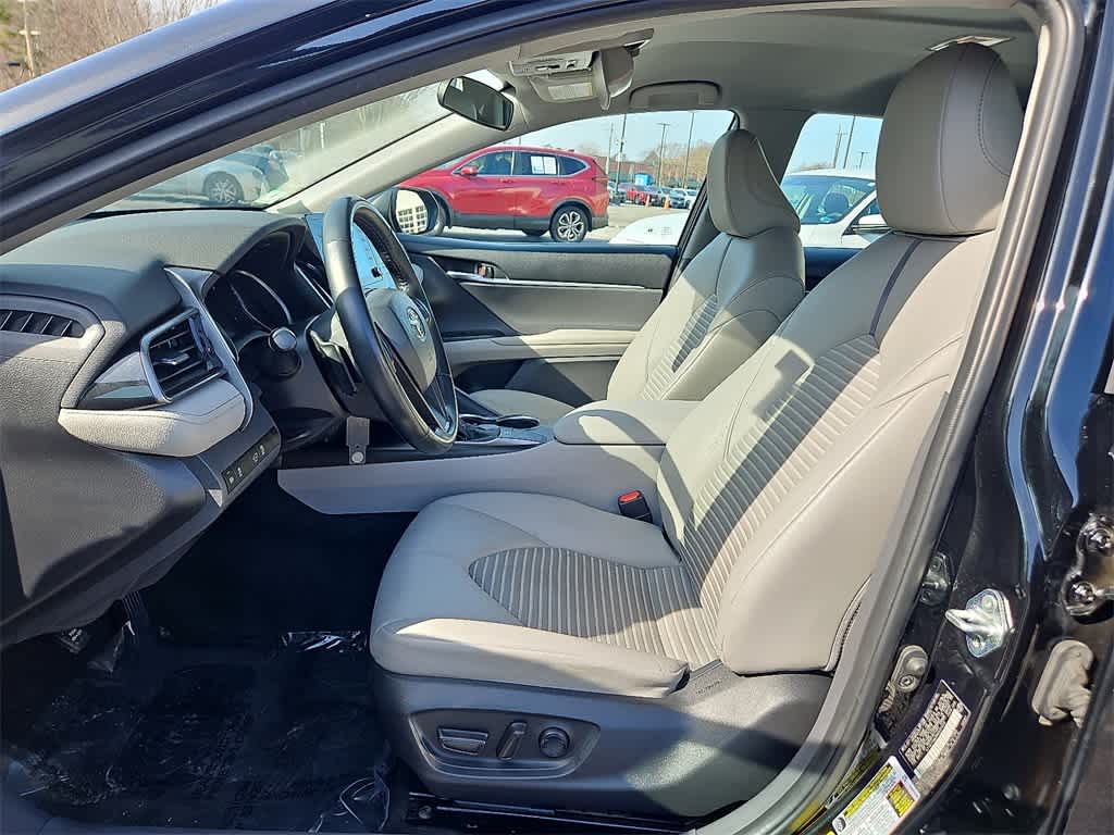 Thumbnail: 2022 Toyota Camry - 12