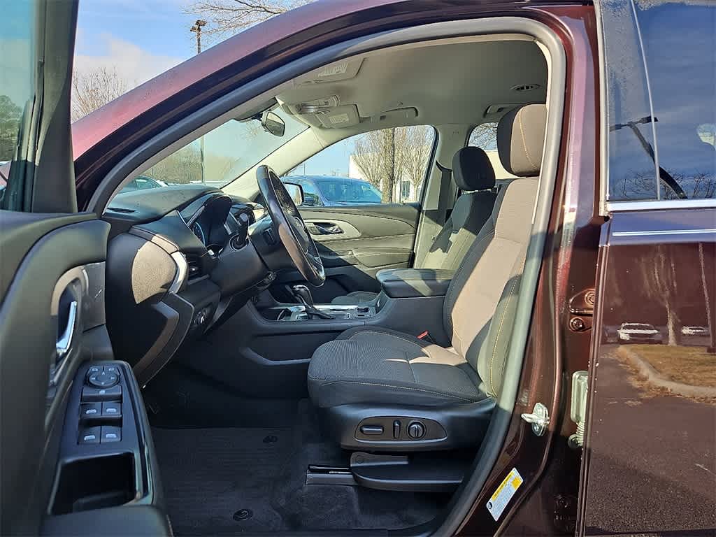 Thumbnail: 2020 Chevrolet Traverse - 12