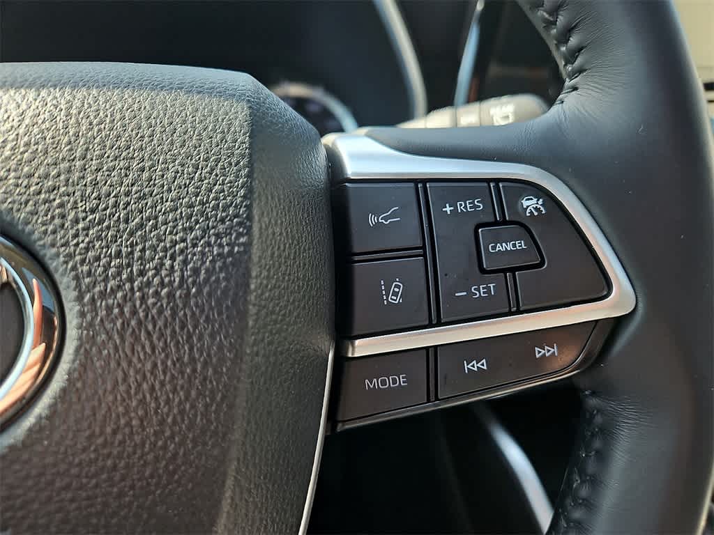 Thumbnail: 2022 Toyota Highlander - 22