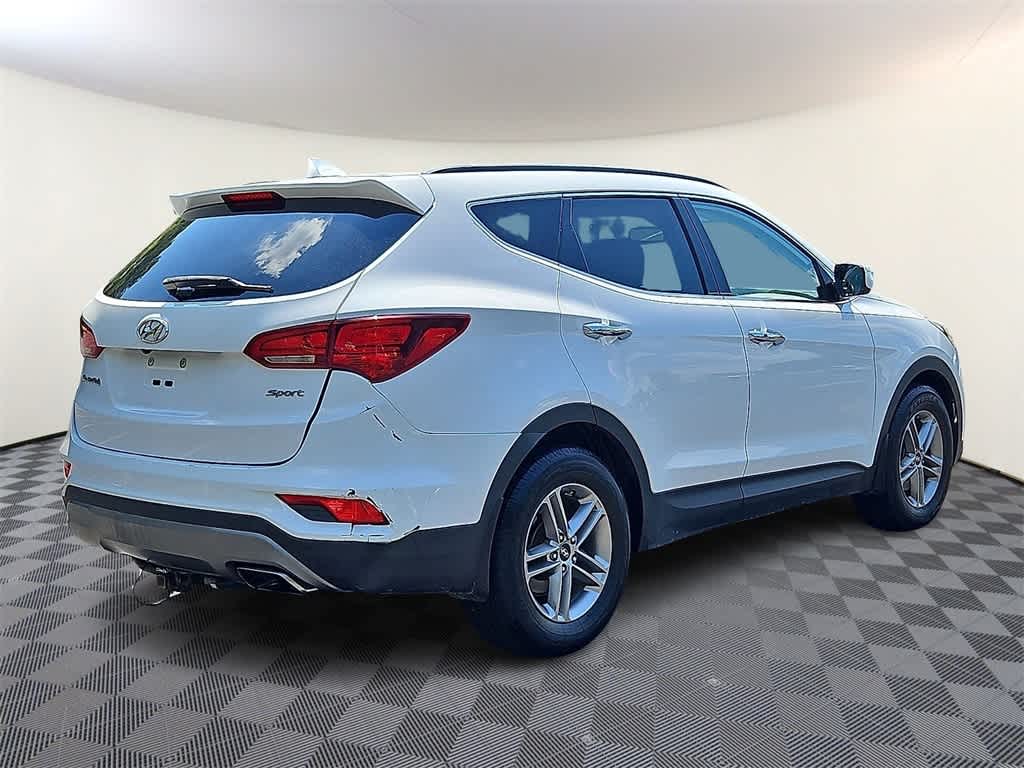 Thumbnail: 2017 Hyundai Santa Fe - 4