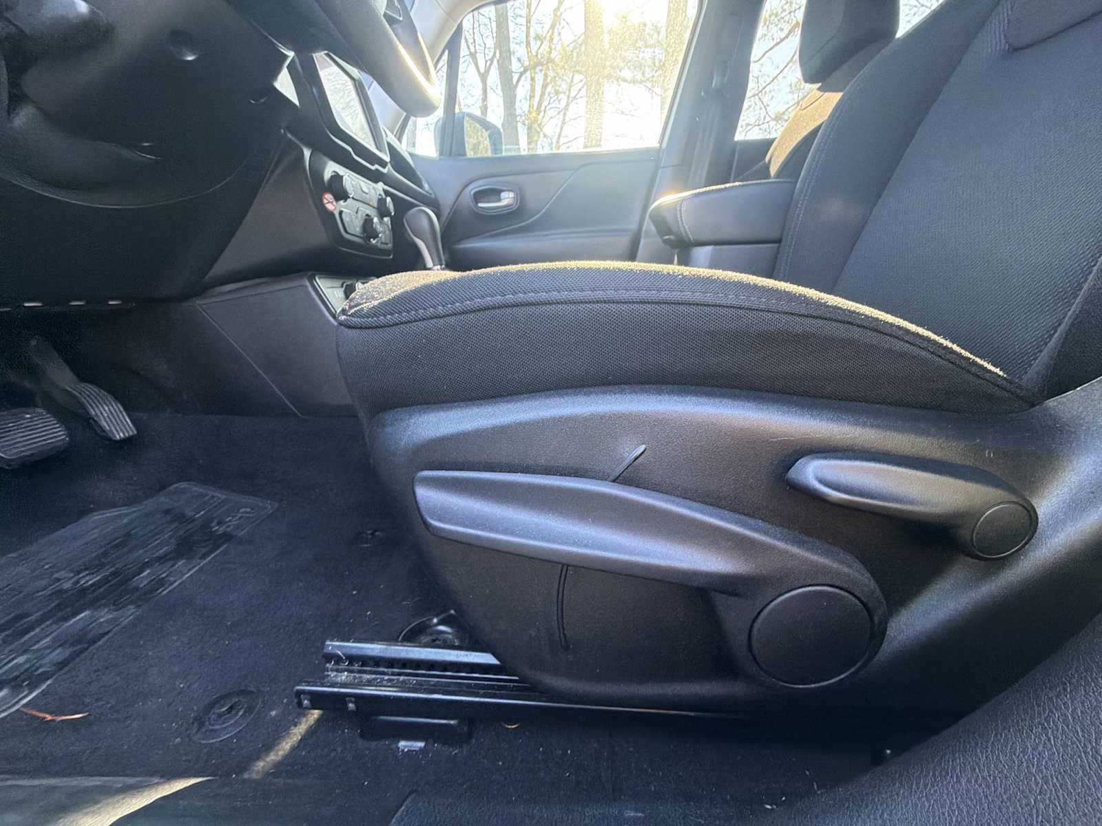 Thumbnail: 2023 Jeep Renegade - 14