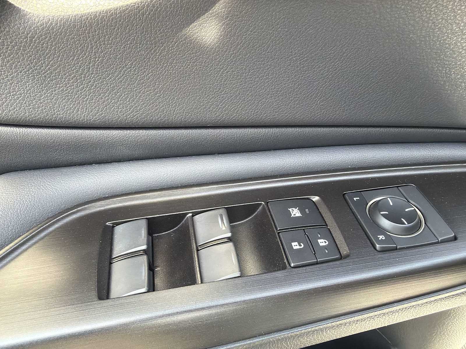 Thumbnail: 2019 Lexus ES - 15