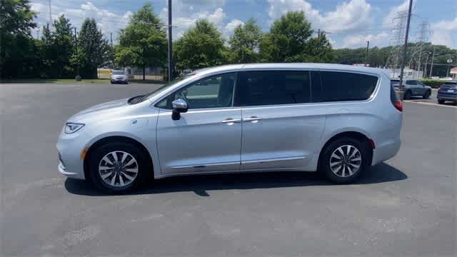 Thumbnail: 2023 Chrysler Pacifica - 5