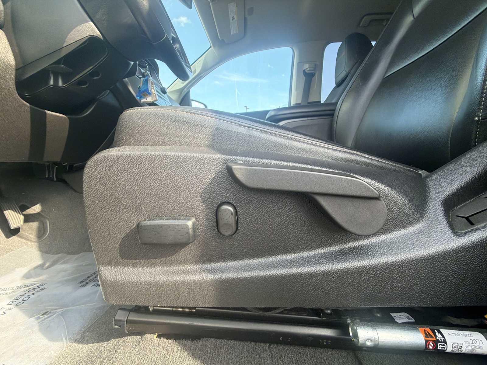 Thumbnail: 2022 Chevrolet Colorado - 14