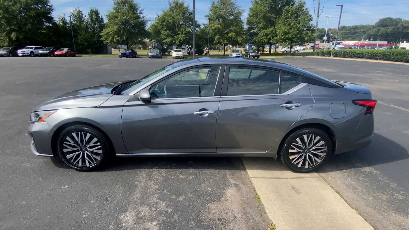 Thumbnail: 2023 Nissan Altima - 5