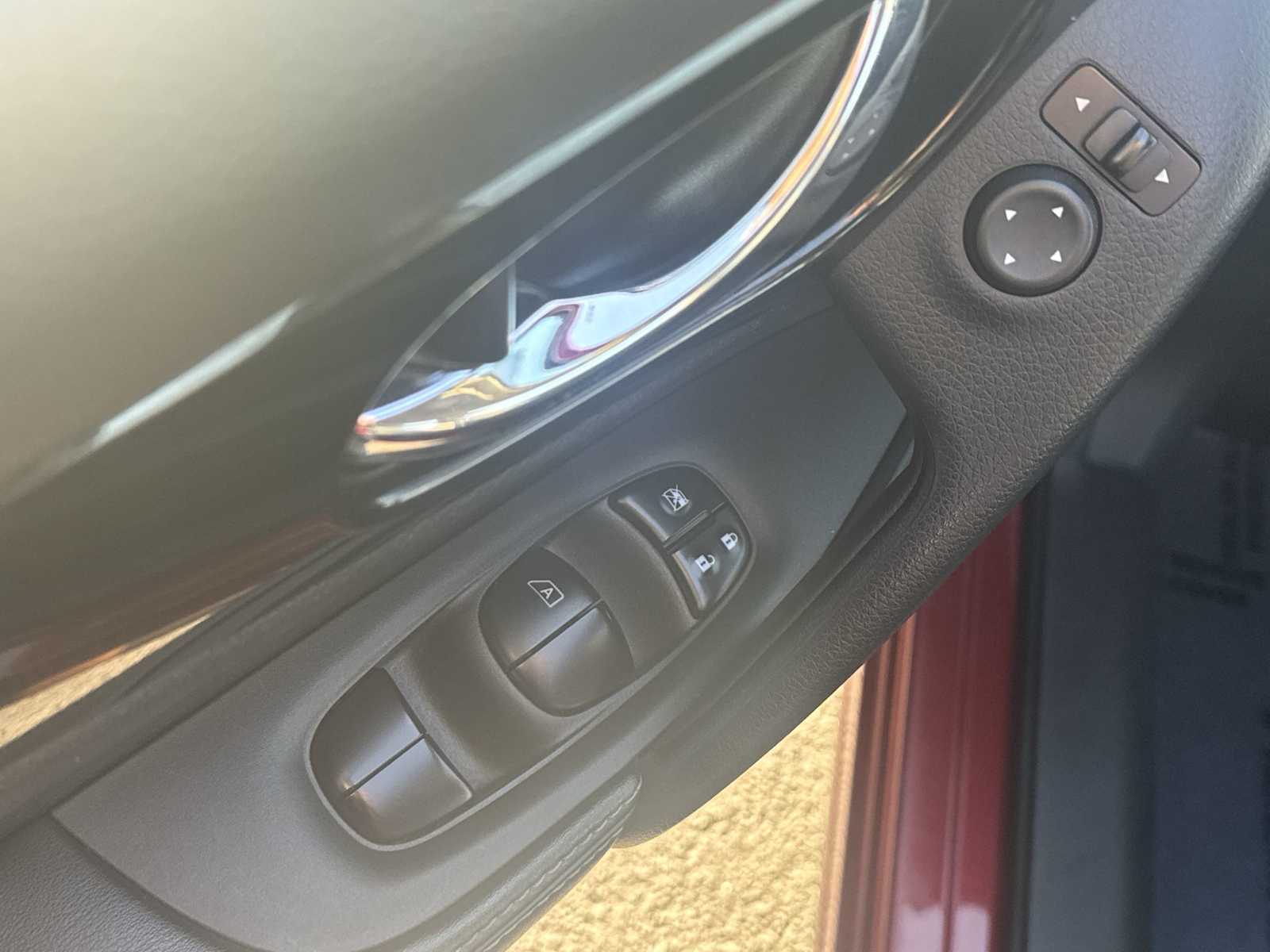 Thumbnail: 2022 Nissan Rogue Sport - 15