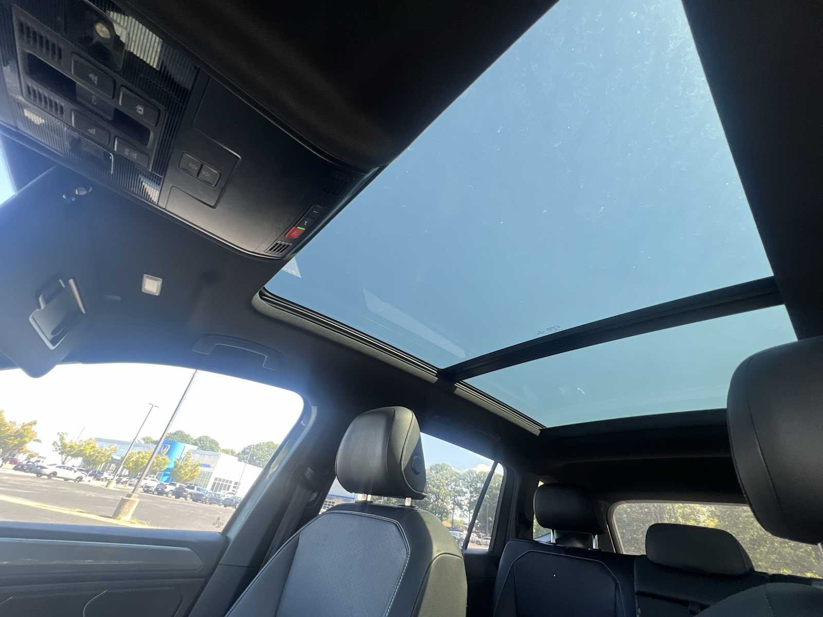 Thumbnail: 2022 Volkswagen Tiguan - 16