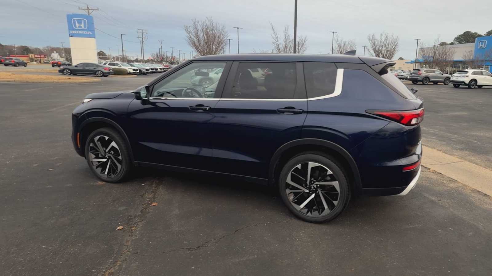 Thumbnail: 2024 Mitsubishi Outlander - 6