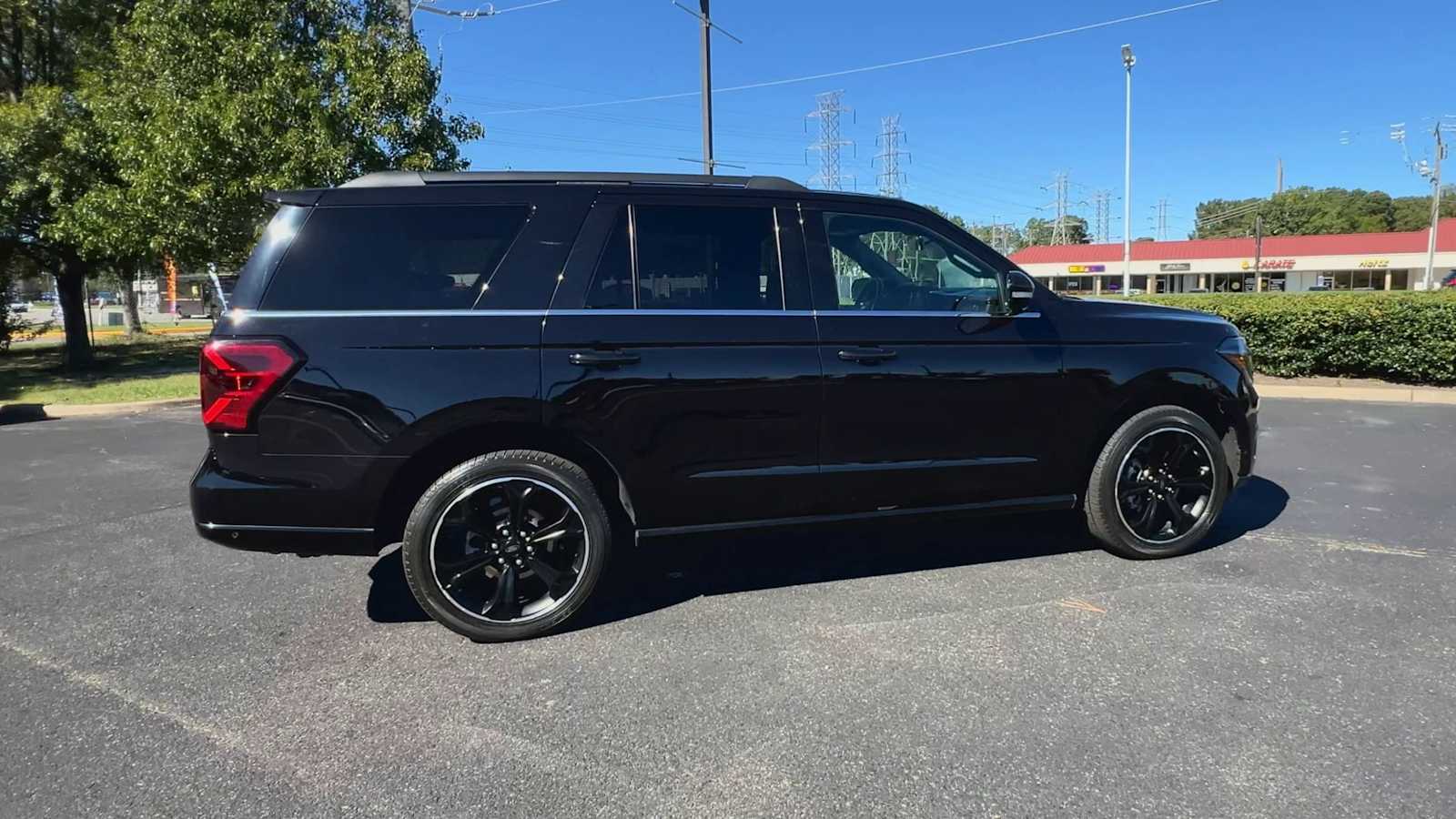 Thumbnail: 2022 Ford Expedition - 9