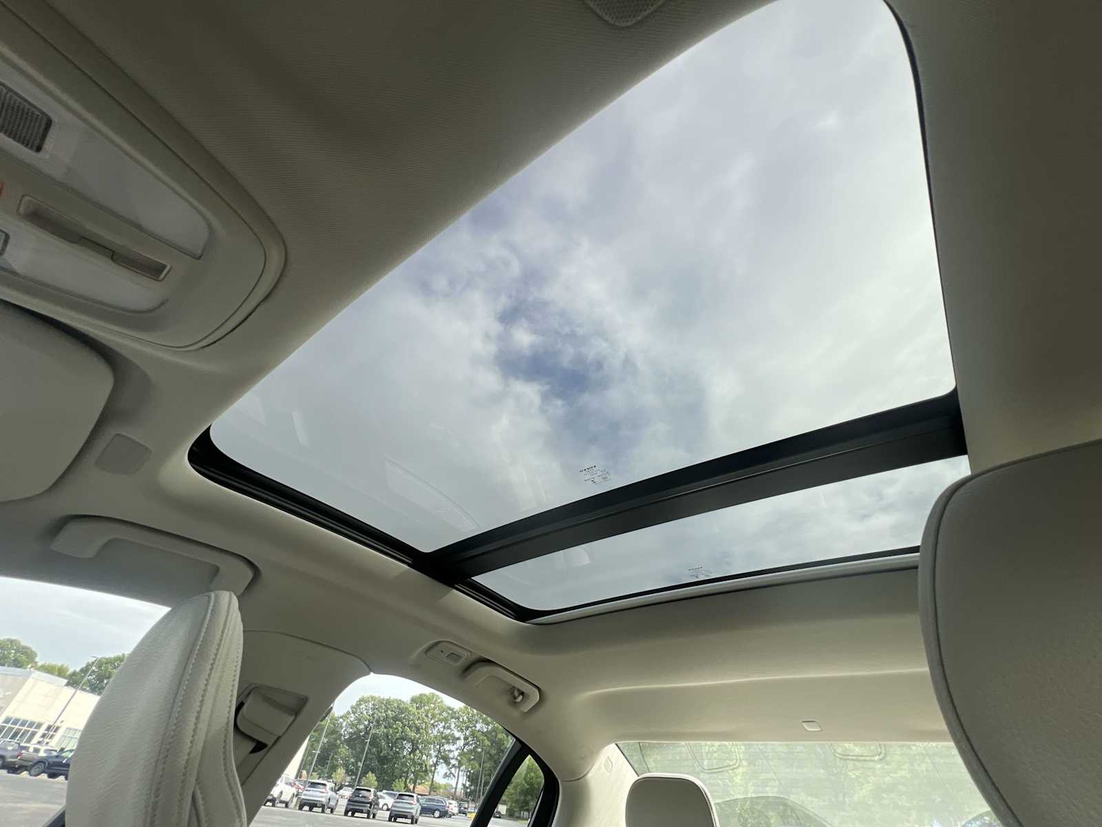 Thumbnail: 2024 Volvo S60 - 16