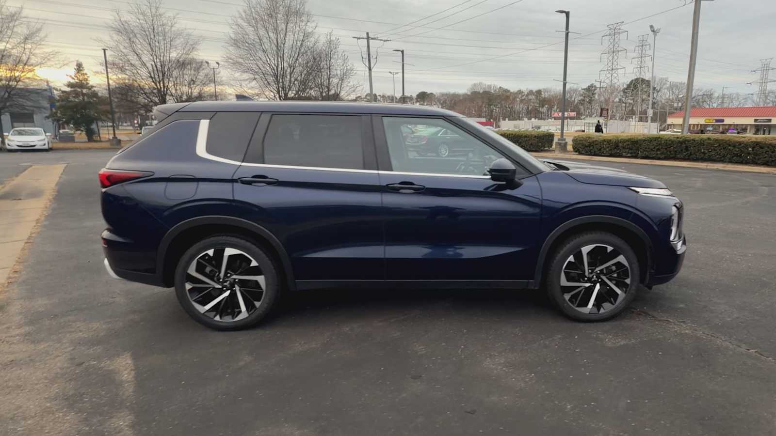 Thumbnail: 2024 Mitsubishi Outlander - 9