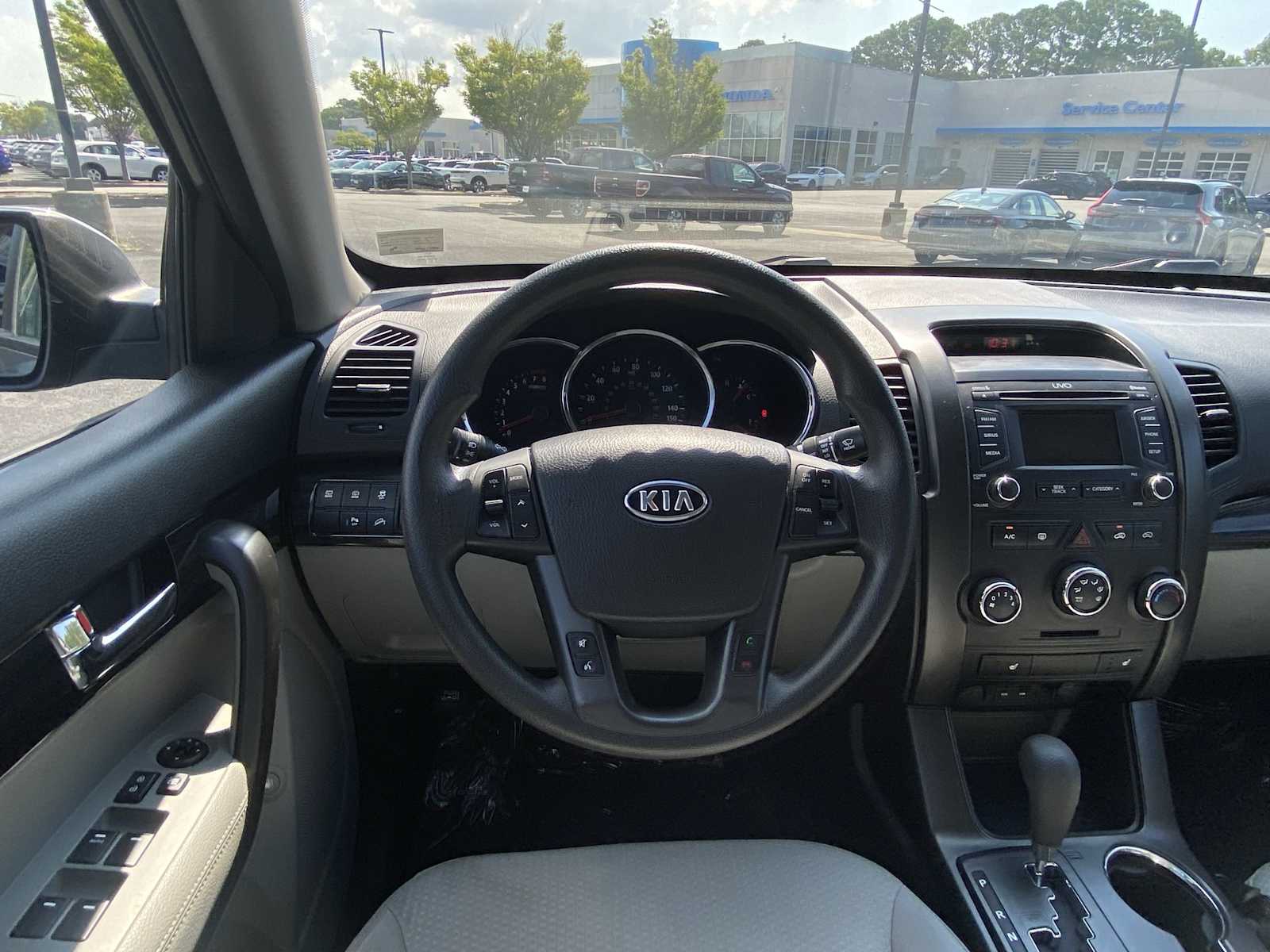 Thumbnail: 2013 Kia Sorento - 11