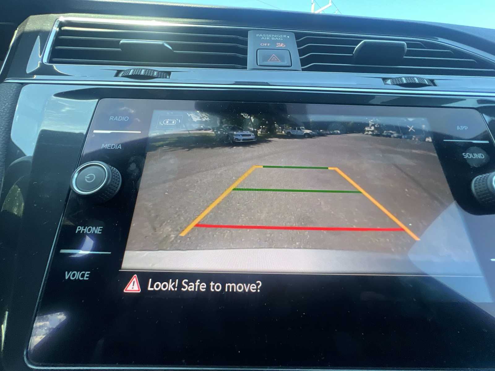 Thumbnail: 2022 Volkswagen Tiguan - 23