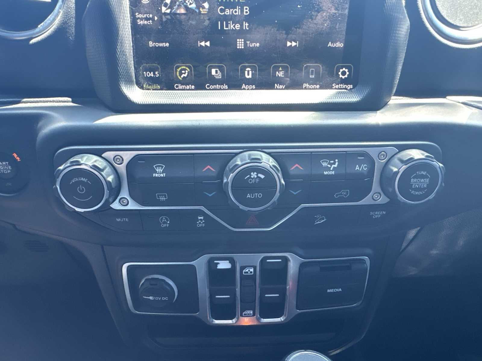 Thumbnail: 2020 Jeep Wrangler - 16