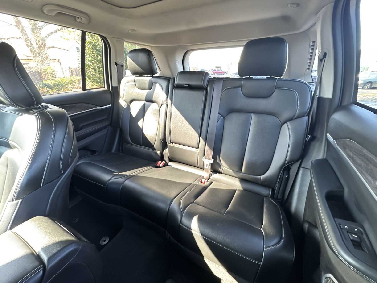 Thumbnail: 2024 Jeep Grand Cherokee - 25