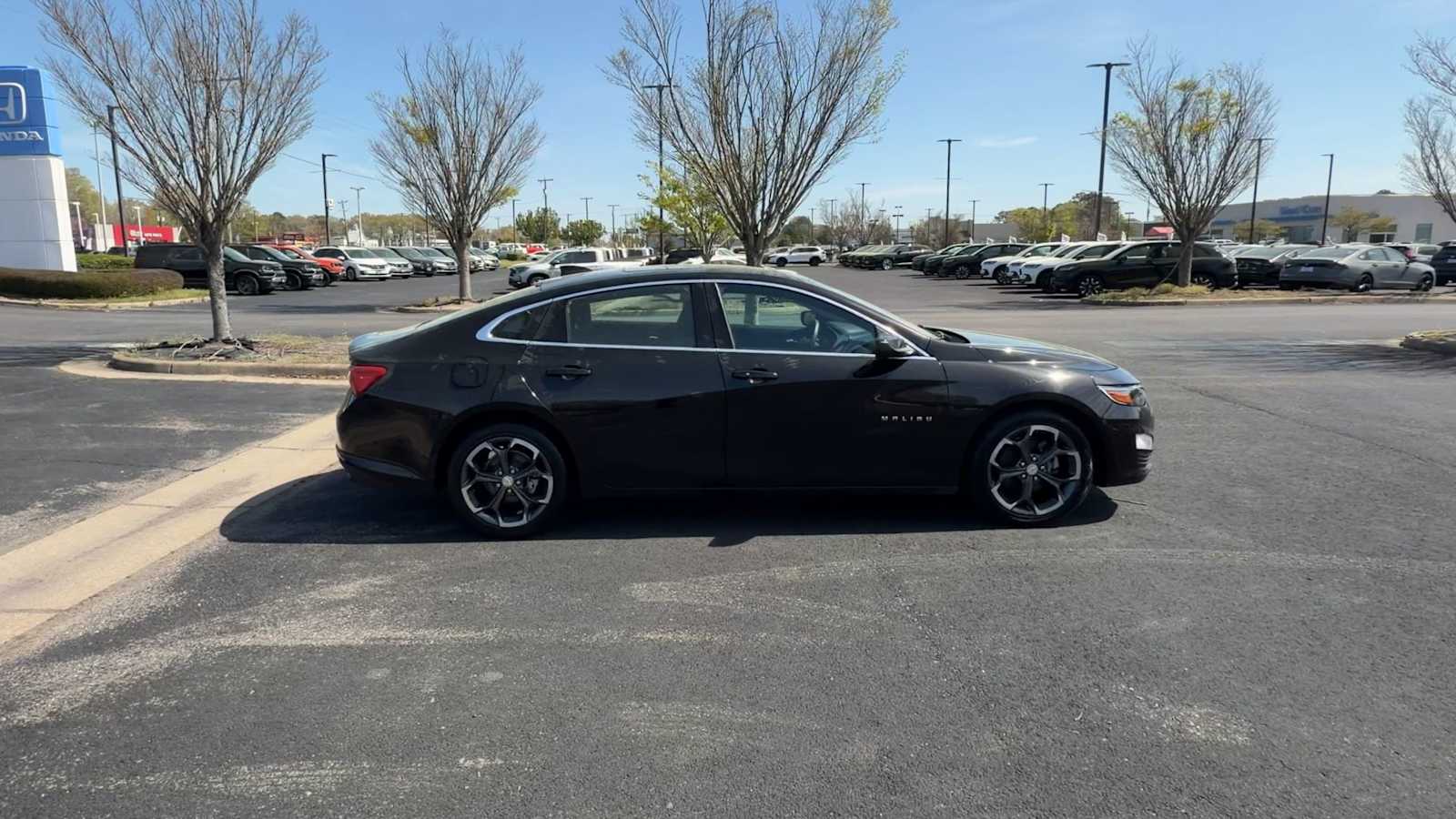 Thumbnail: 2023 Chevrolet Malibu - 9