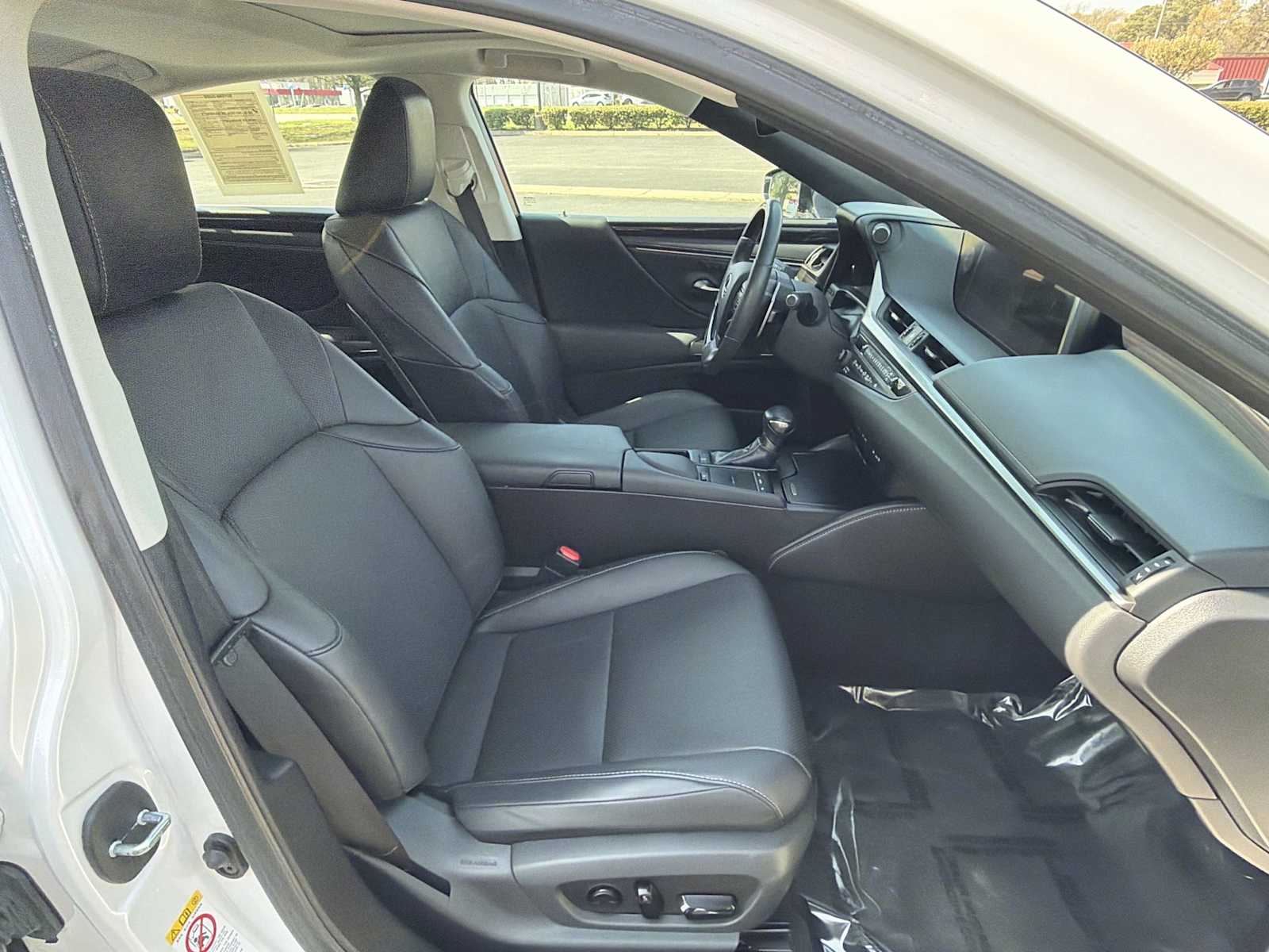 Thumbnail: 2019 Lexus ES - 26