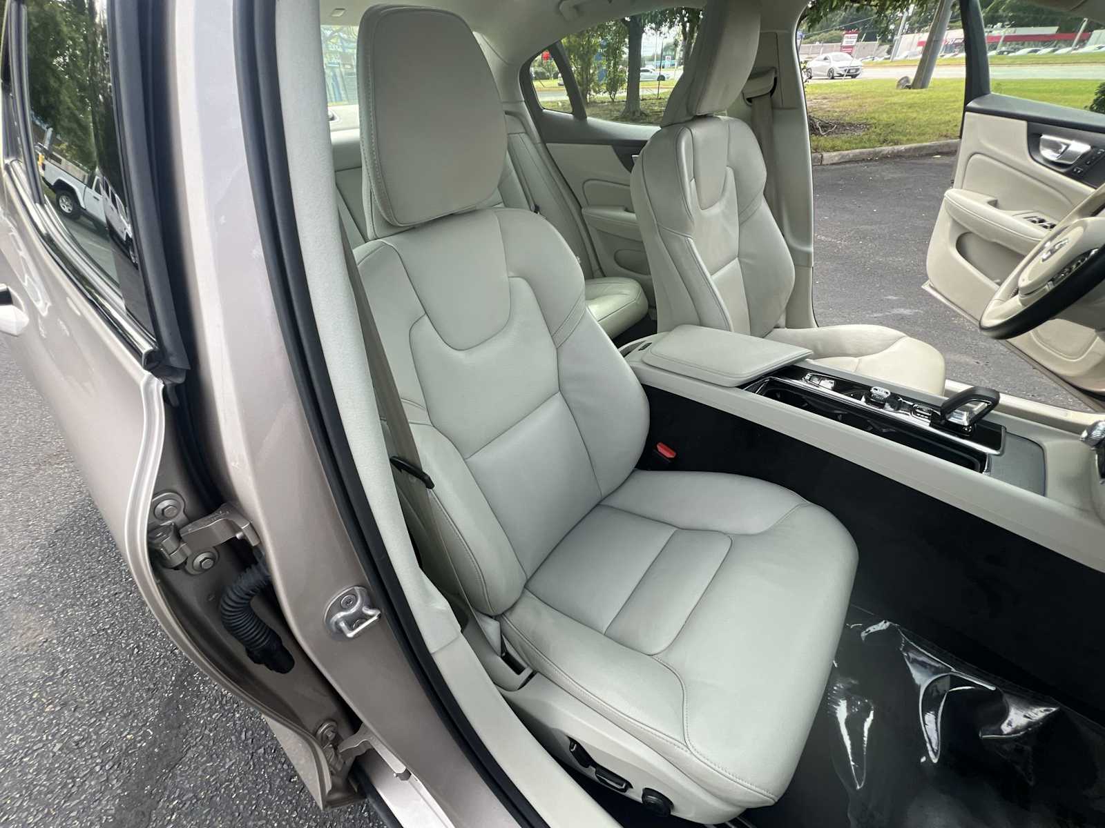 Thumbnail: 2024 Volvo S60 - 27