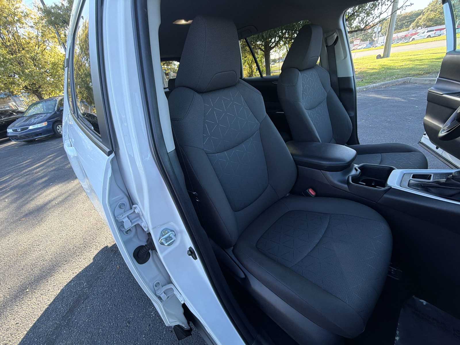 Thumbnail: 2023 Toyota RAV4 - 25