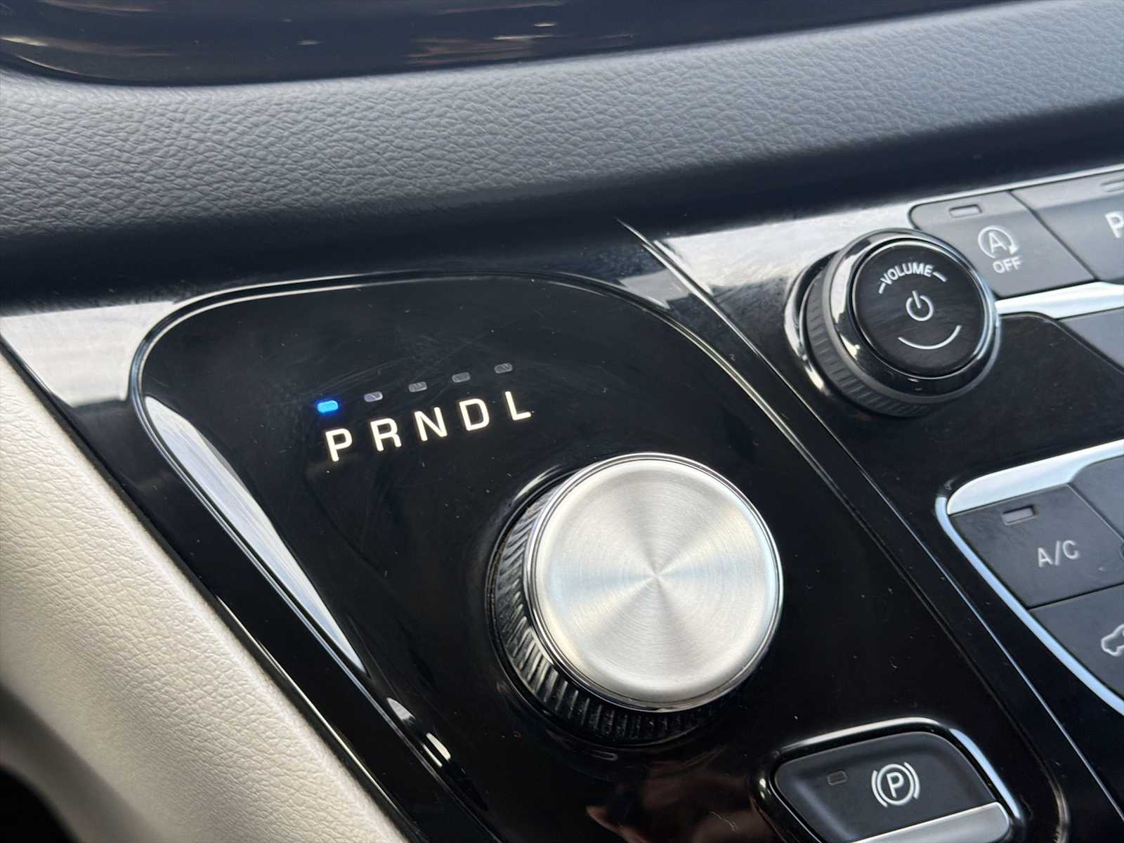 Thumbnail: 2023 Chrysler Pacifica - 20