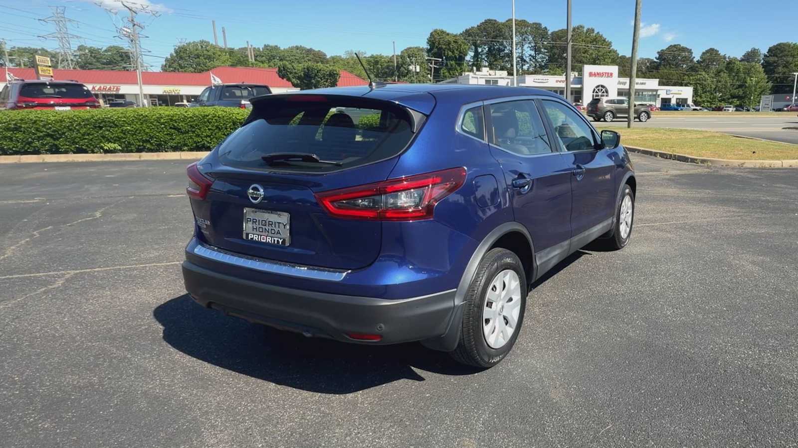 Thumbnail: 2020 Nissan Rogue Sport - 8