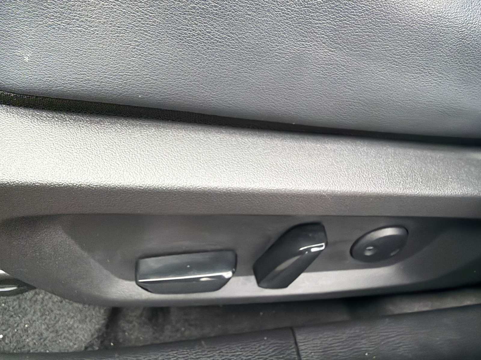 Thumbnail: 2024 Mitsubishi Outlander - 14