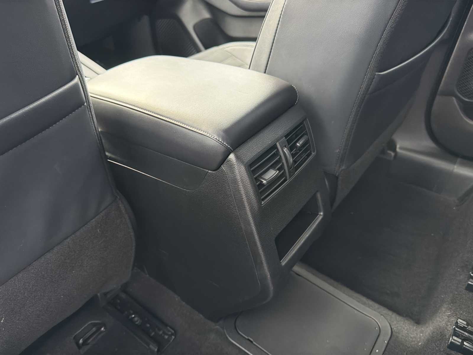 Thumbnail: 2024 Mitsubishi Outlander - 23