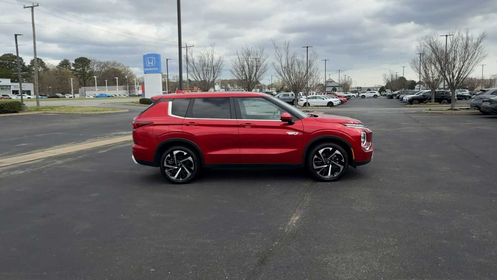 Thumbnail: 2024 Mitsubishi Outlander - 9