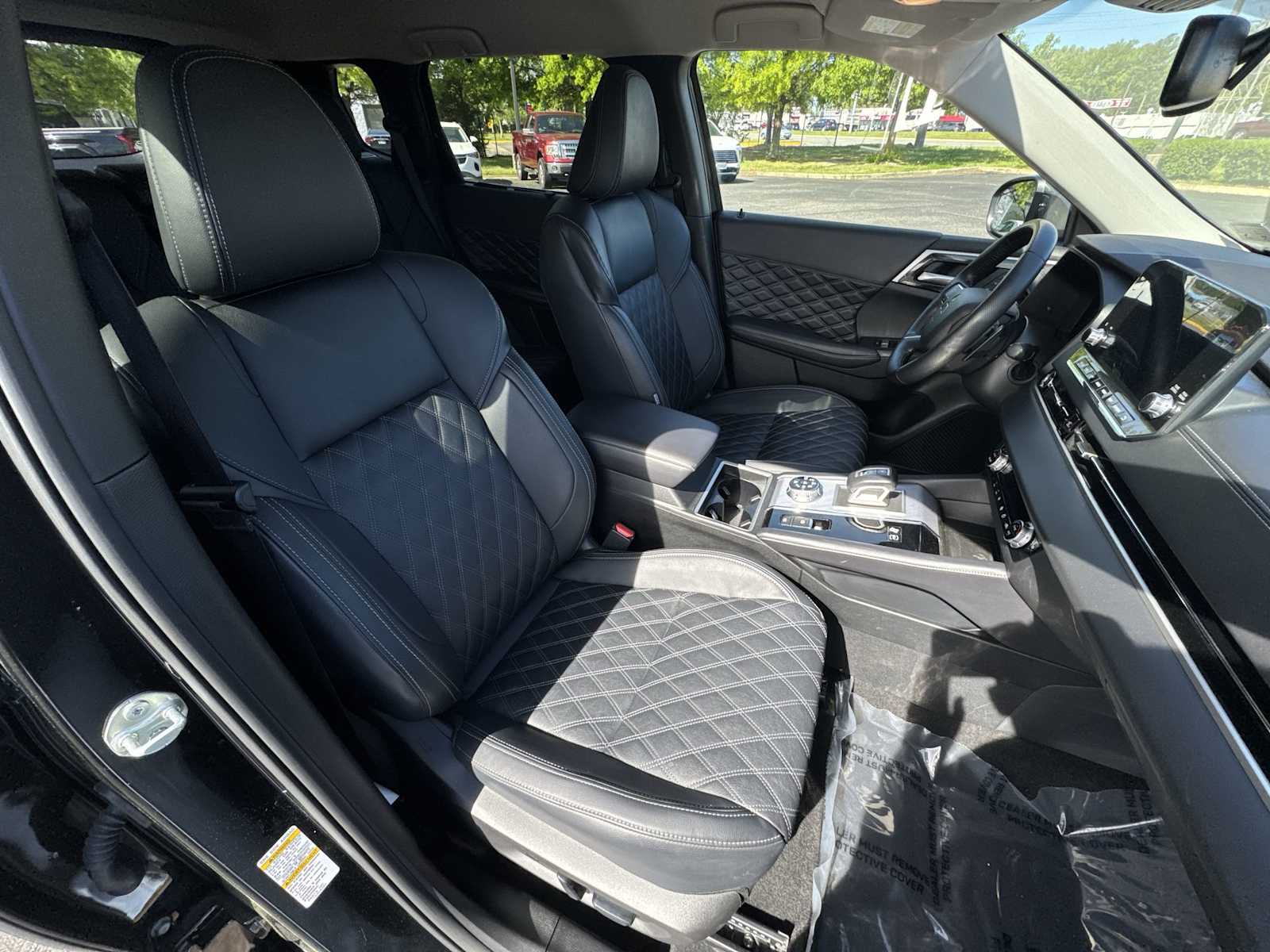 Thumbnail: 2024 Mitsubishi Outlander - 26