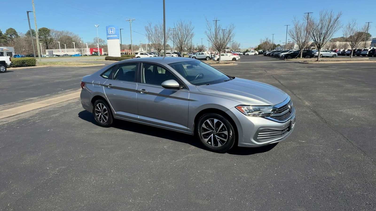 Thumbnail: 2024 Volkswagen Jetta - 3