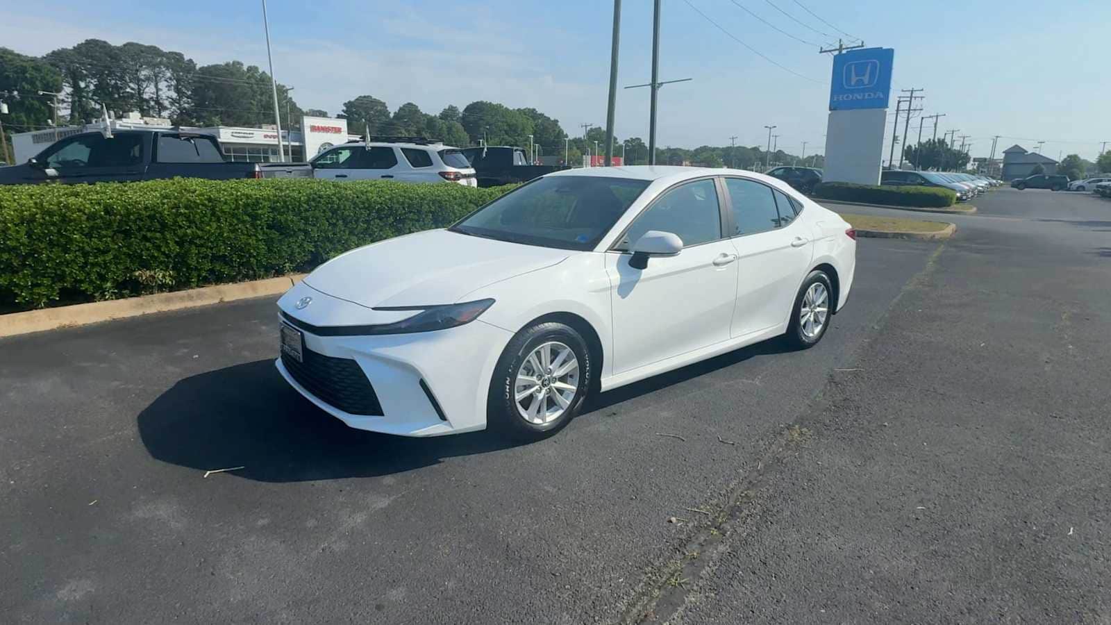 Thumbnail: 2025 Toyota Camry - 4
