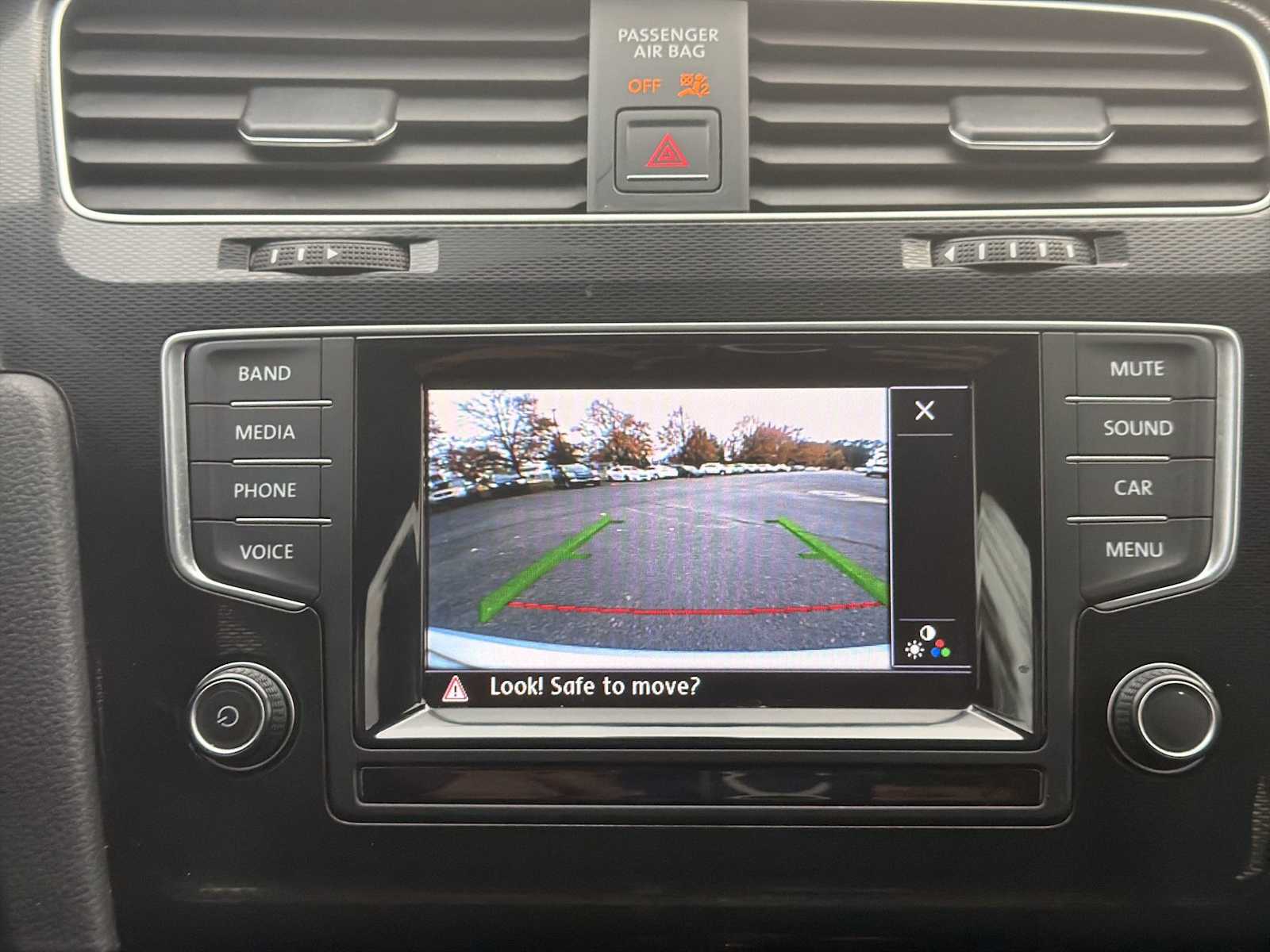 Thumbnail: 2015 Volkswagen Golf - 24