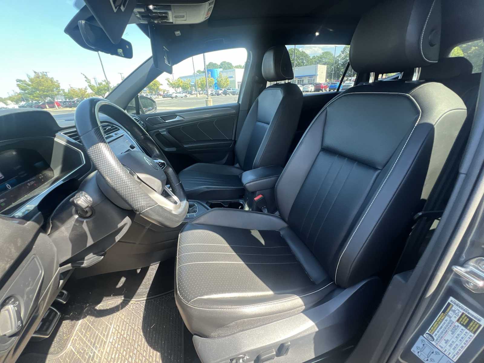 Thumbnail: 2022 Volkswagen Tiguan - 13