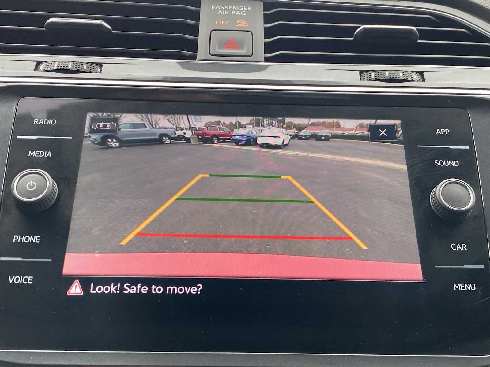 Thumbnail: 2022 Volkswagen Tiguan - 22