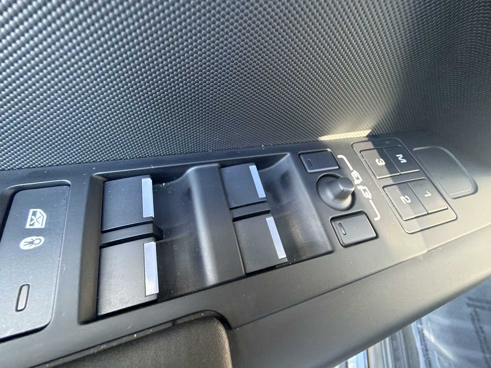 Thumbnail: 2025 Land Rover Defender - 15