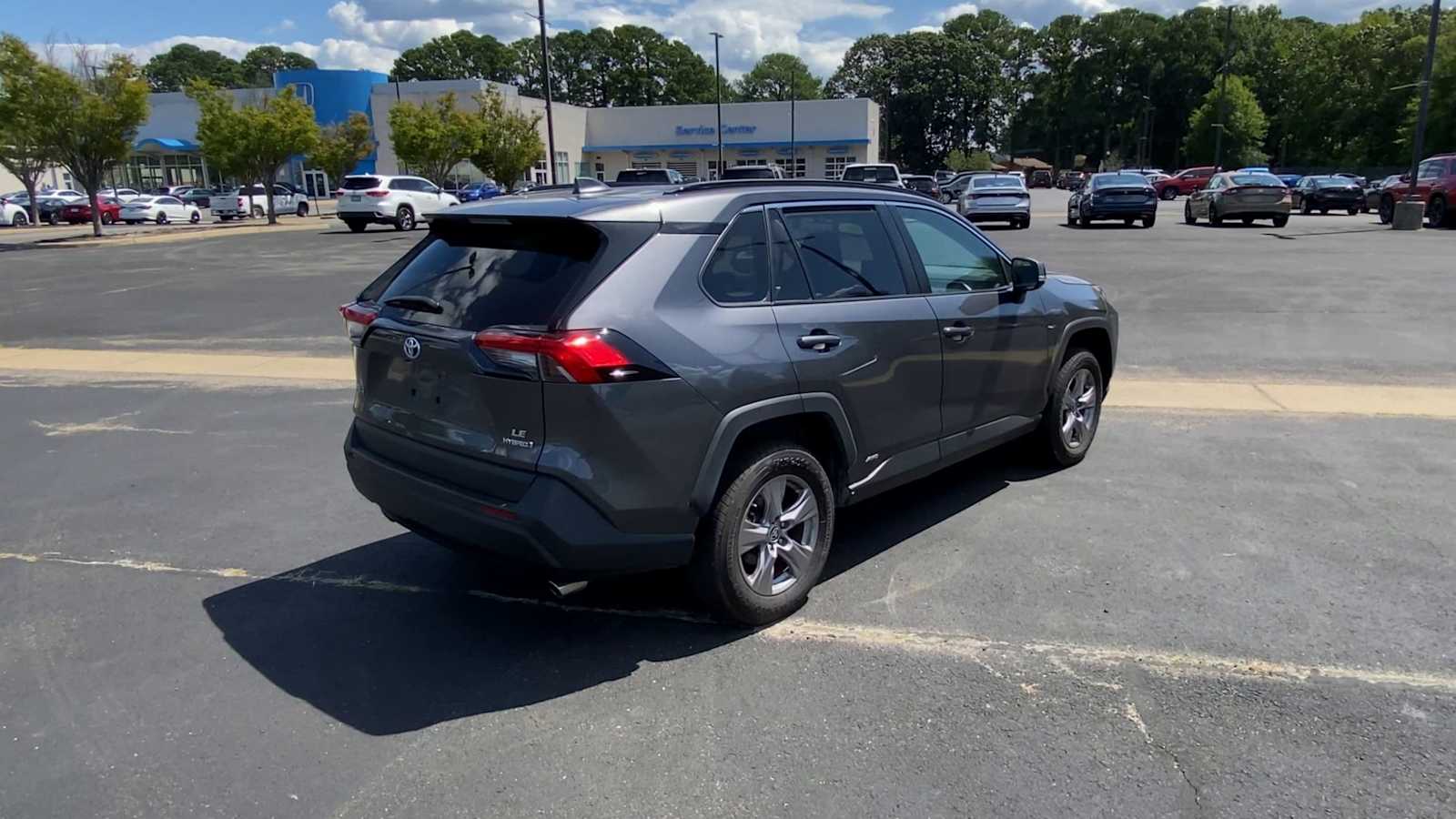 Thumbnail: 2022 Toyota RAV4 - 8