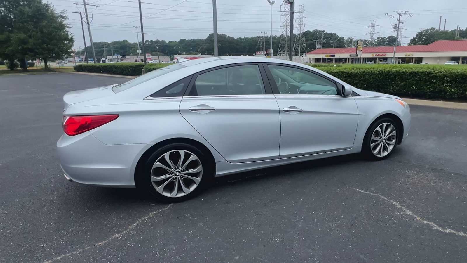 Thumbnail: 2013 Hyundai Sonata - 9