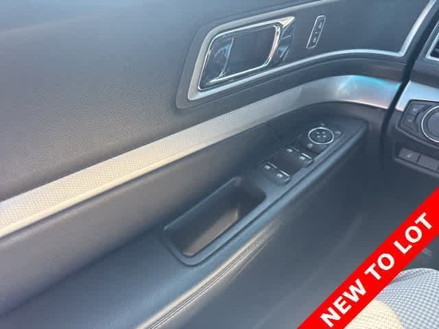 Thumbnail: 2016 Ford Explorer - 6